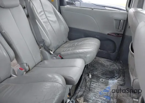 2011 Toyota Sienna Xle V6 z USA, uszkodzony, nr VIN 5TDYK3DC5BS131654